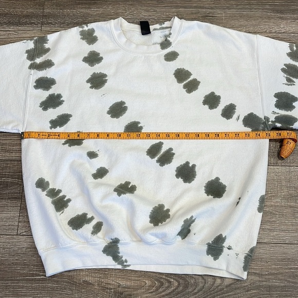 Green/White Sweatshirt - Picture 2 of 2